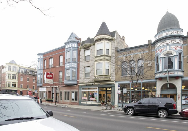 907 W Armitage Ave in Chicago, IL - Building Photo - Building Photo
