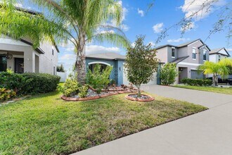 10208 Carloway Hills Dr in Wimauma, FL - Building Photo - Building Photo