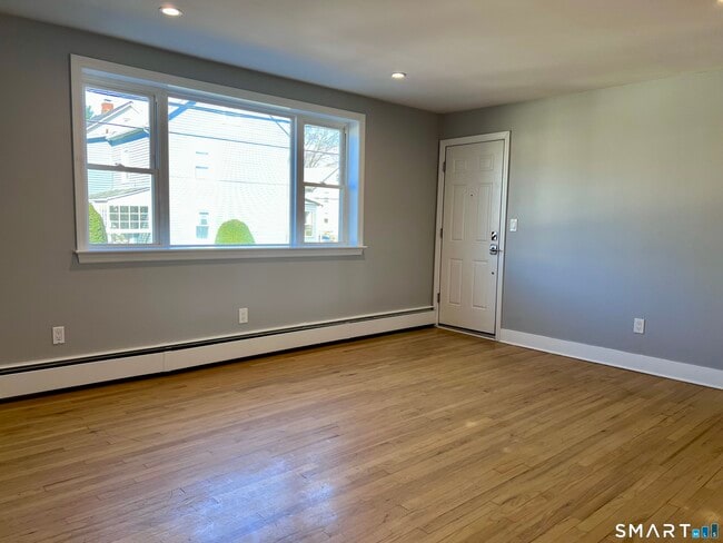 7 Dale St in Stamford, CT - Building Photo - Building Photo