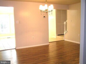 10053 Chestnut Wood Ln in Burke, VA - Building Photo - Building Photo