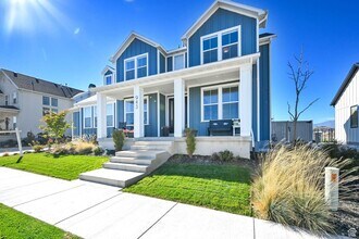 943 S Candlelight Dr in Saratoga Springs, UT - Building Photo - Building Photo