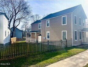 110 Van Dam St in Saratoga Springs, NY - Building Photo - Building Photo