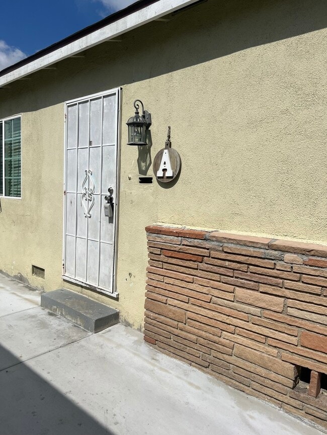 8689 San Miguel Ave in South Gate, CA - Building Photo - Building Photo
