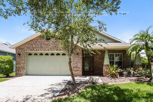 6303 Bridgecrest Dr in Fish Hawk, FL - Building Photo