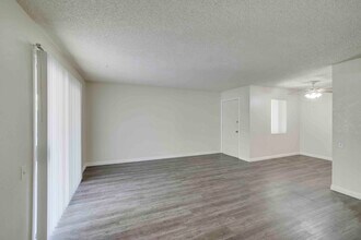 Casa Del Cielo Apartments in Palm Springs, CA - Building Photo - Interior Photo