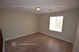 7962 Valladolid Ave in Las Vegas, NV - Building Photo - Building Photo