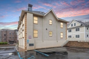 453 Springfield Ave in Berkeley Heights, NJ - Building Photo