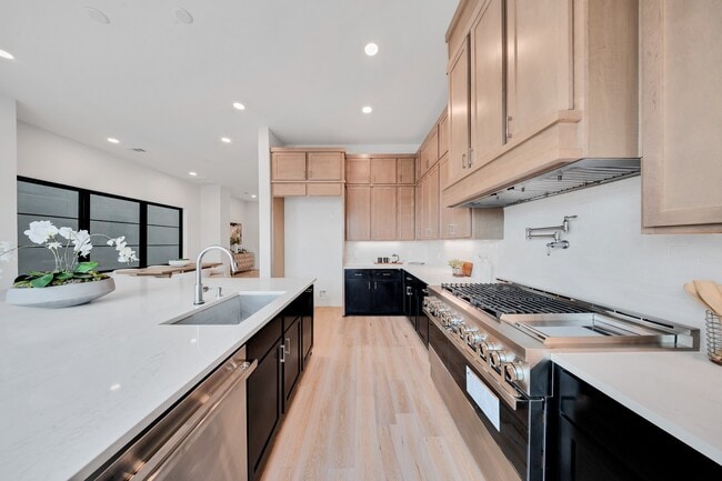 property at 1135 Lake Pointe Pkwy