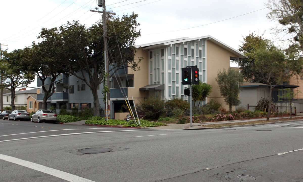 1475 El Camino Real in Burlingame, CA - Building Photo