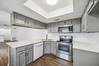 5779 Easthampton Dr in Houston, TX - Building Photo - Building Photo