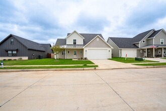 2044 Salina Cir, Unit 11 in Brazos Bend, TX - Building Photo - Building Photo