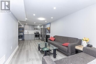 3270 Klaiman Dr in Mississauga, ON - Building Photo - Building Photo