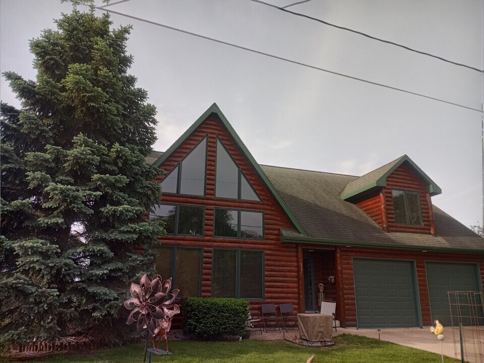 897 Coolidge Ave in Oshkosh, WI - Building Photo
