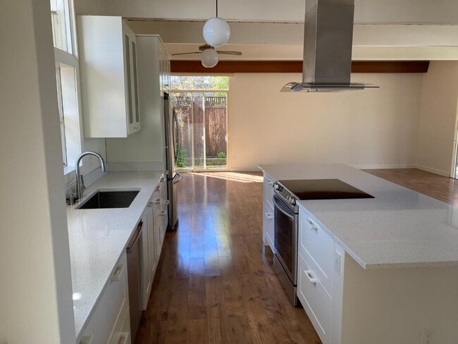 15 Turtle Bay Pl in San Mateo, CA - Building Photo - Building Photo