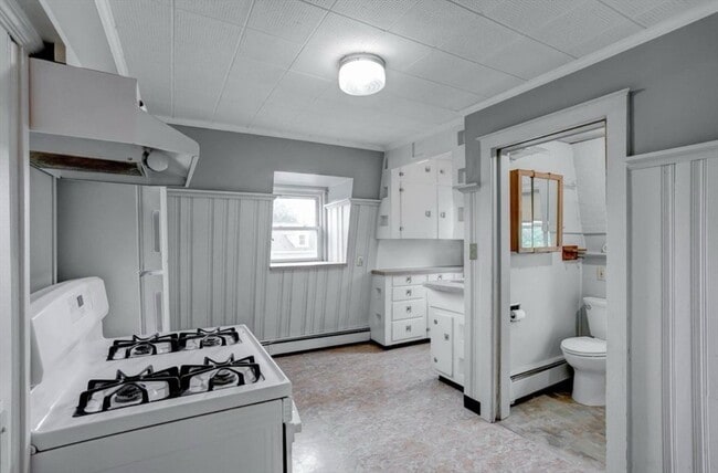 122 Lowell St in Peabody, MA - Building Photo - Building Photo