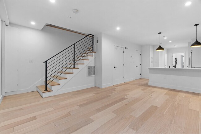 143 Trenton St, Unit #1 in Boston, MA - Building Photo - Building Photo