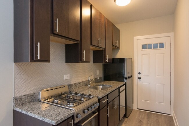 706 W Brompton Ave in Chicago, IL - Foto de edificio - Building Photo