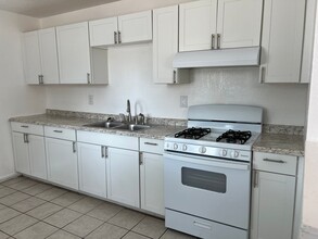 310 W Sweet Ave in Visalia, CA - Building Photo - Building Photo