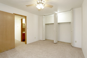 Brookview Apartments in Peoria, IL - Building Photo - Interior Photo