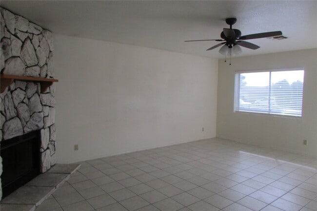 2428 Pso Cisne in Bullhead City, AZ - Building Photo - Building Photo