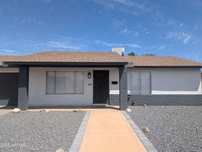 1222 W Auburn Dr
