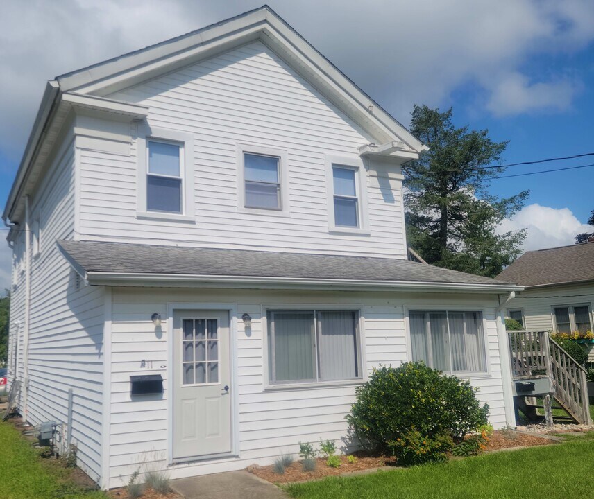11 Maple St, Unit #1 in Oxford, MI - Building Photo