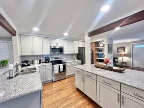 704 Monroe Dr in Raleigh, NC - Building Photo - Building Photo