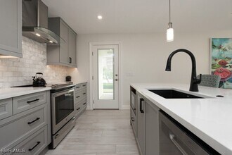 2850 Gulf Shore Blvd N in Naples, FL - Building Photo - Building Photo