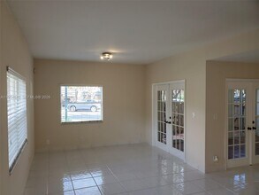 561 Racquet Club Rd in Weston, FL - Building Photo - Building Photo