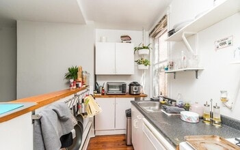 2841 n Calvert Street, Unit 2R in Baltimore, MD - Building Photo - Building Photo