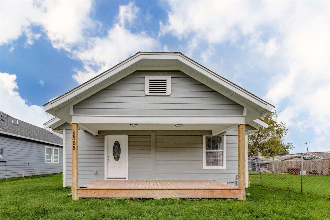 8505 Denby St in Houston, TX - Building Photo