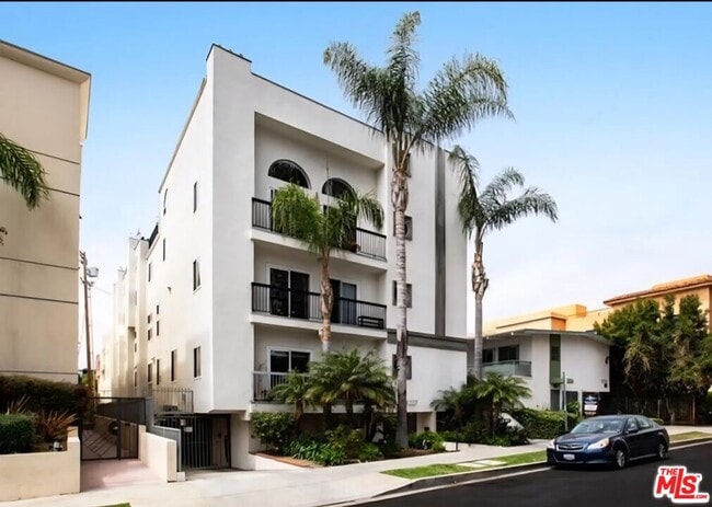1227 Granville Ave in Los Angeles, CA - Building Photo - Building Photo