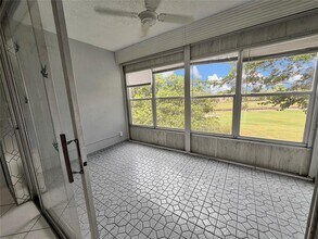 1035 Country Club Dr in Margate, FL - Building Photo - Building Photo