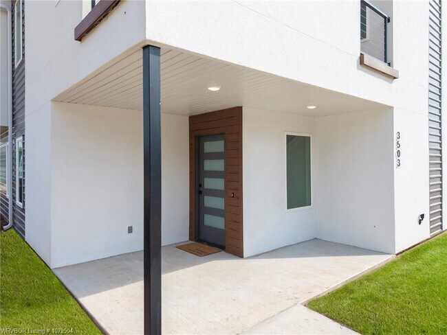 property at 3503 Horizon Ln
