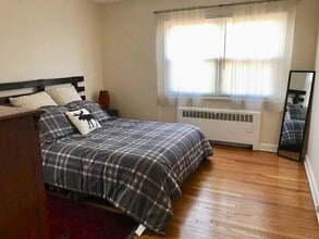 877 Farmington Ave in West Hartford, CT - Building Photo - Building Photo