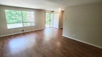 15544 27th Ave NE in Shoreline, WA - Building Photo - Building Photo