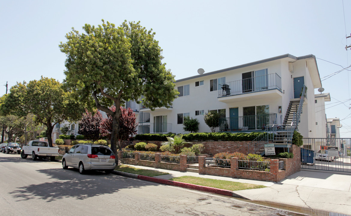 Tally Ho Torrance Apartments in Torrance, CA - Building Photo