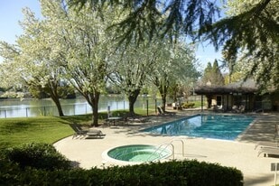 Lakeshore Apartments in Davis, CA - Building Photo
