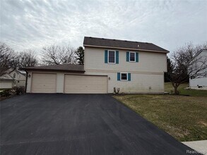 24789 Toddy Ln in Farmington Hills, MI - Building Photo - Building Photo