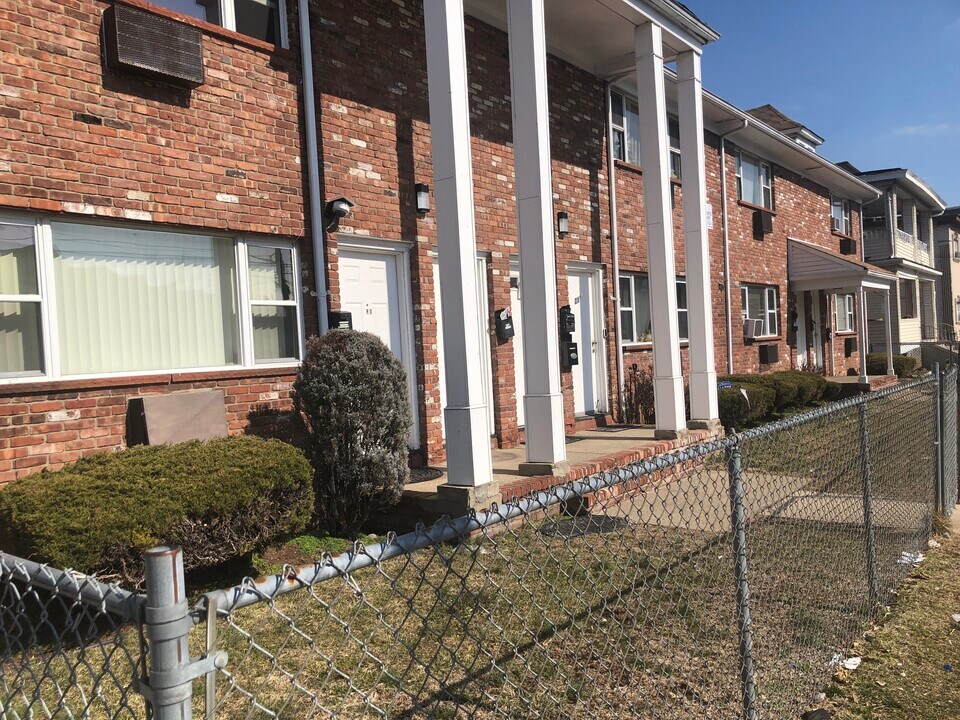 80 Howe Ave in Passaic, NJ - Building Photo