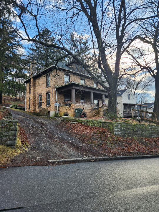 382 Pine St, Unit 1 in Bellefonte, PA - Foto de edificio