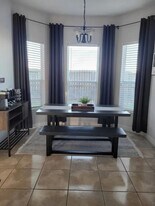 6826 King George Pl in Corpus Christi, TX - Building Photo
