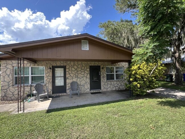 property at 427 W Alamo Dr
