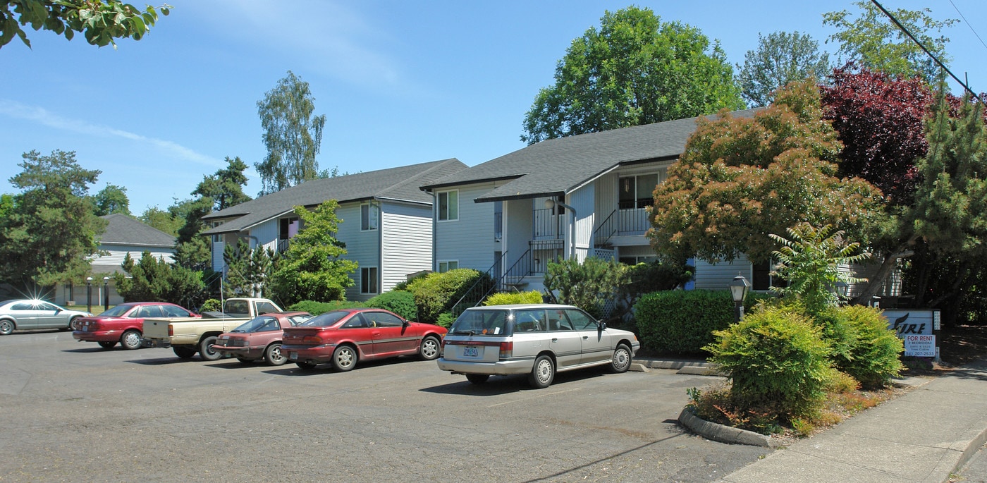 Fox Fire Apartments in Corvallis, OR - Building Photo