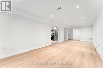 63 Walter Ave in Newmarket, ON - Building Photo - Building Photo