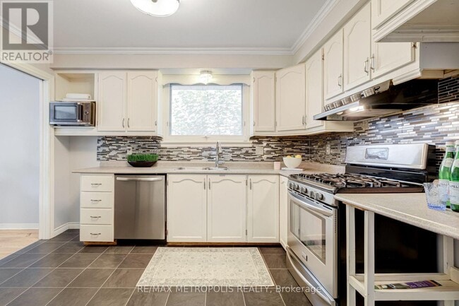 property at 287 Waverly St N