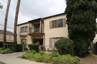 326 N Almont Dr in Beverly Hills, CA - Building Photo - Building Photo