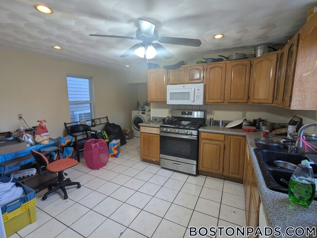 247 Roxbury St, Unit 2 in Boston, MA - Building Photo - Building Photo