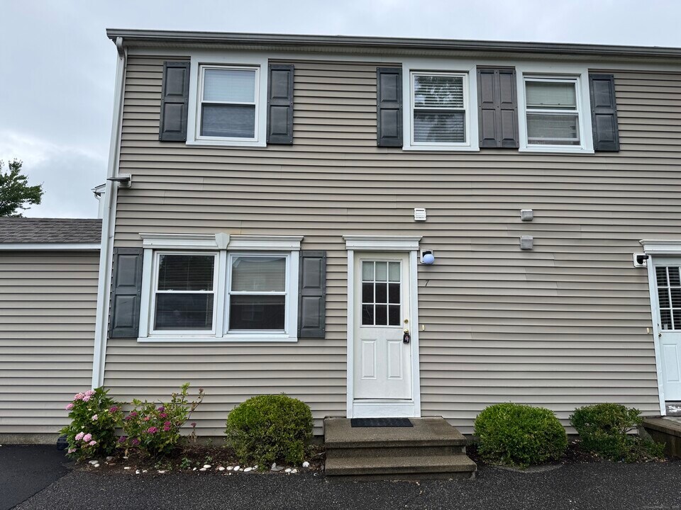 855 Black Rock Tpke in Fairfield, CT - Building Photo