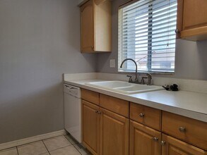 2721 Hidden Lake Blvd in Sarasota, FL - Building Photo - Building Photo